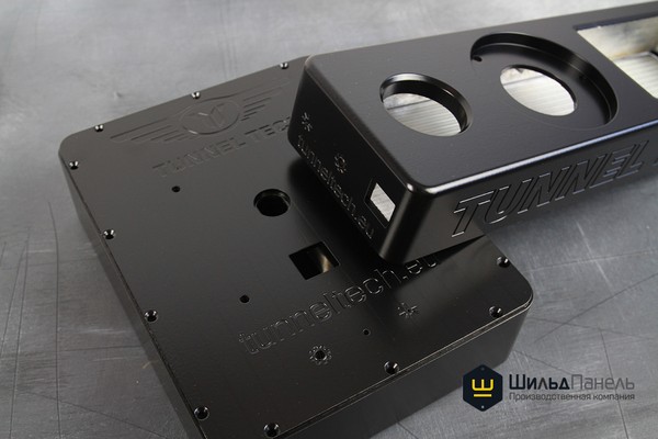 Корпус из алюминия с фрезеровкой и порошковой покраской 