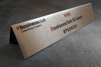 Настольные таблички из пластика или металла 2