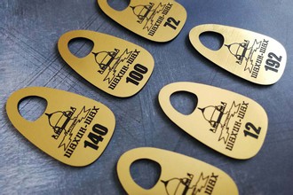 Таблички с гравировкой из пластика 2