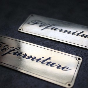 Латунная табличка