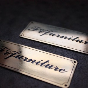 Латунный шильдик