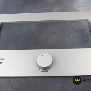 Лицевая панель аудио-устройства из анодированного алюминия