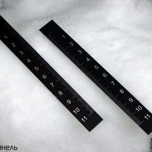 Шкала с черным фоном